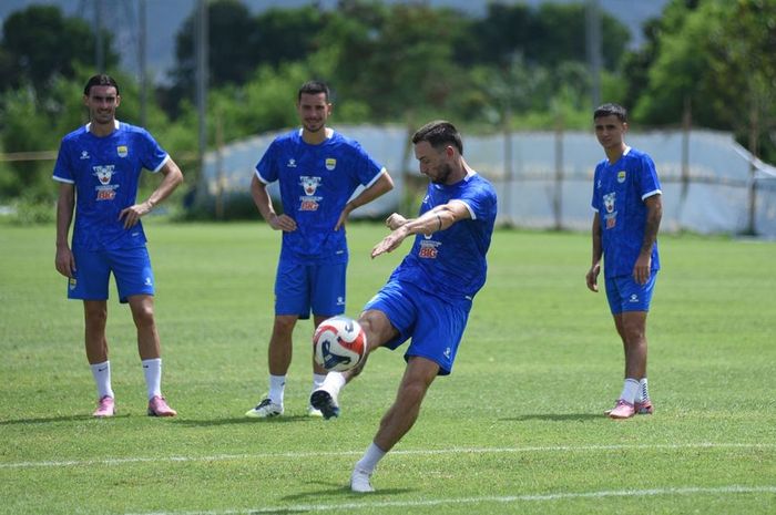Marc Klok sedang menjalani latihan bersama Persib Bandung, Rabu (10/9/2025).