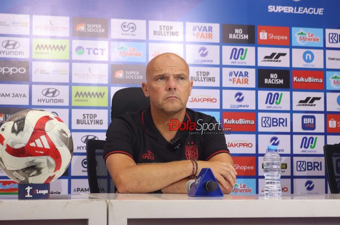 Pelatih Bali United, Johnny Jansen, memberi kabar buruk jelang lawan PSS Sleman.