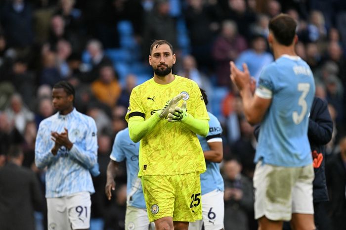Gianluigi Donnarumma tampil brilian dalam debutnya bersama Man City saat hadapi Man United pada duel Liga Inggris di Etihad Stadium (14/9/2025).