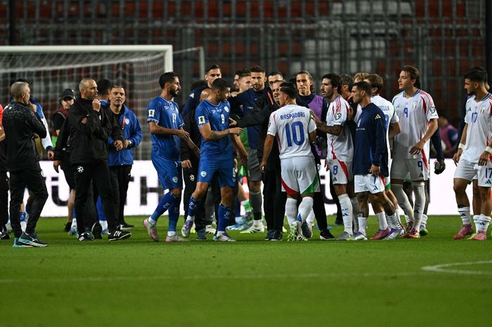 Keributan antara pemain Timnas Italia dan Israel di akhir laga Kualifikasi Piala Dunia 2026, 8 September 2025 di Debrecen.