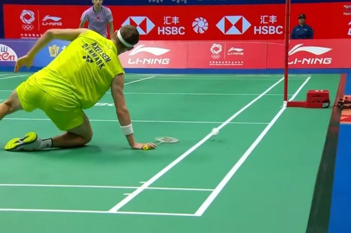 Tunggal putra Denmark, Viktor Axelsen, menang comeback di babak 32 besar China Masters 2025 di Shenzhen Arena, Shenzhen, China, Rabu (17/9/2025).