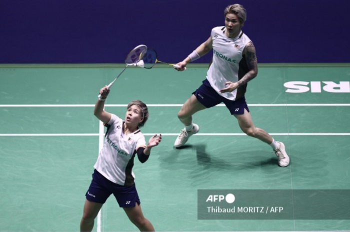 Tranniya qizil libosdagi qizni sikadi Busty rus qizlar porno