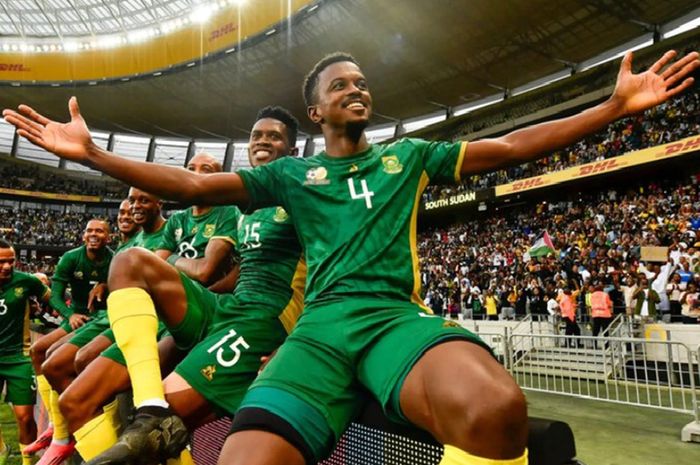 Teboho Mokoena dkk selebrasi kemenangan Timnas Afrika Selatan 2-0 atas Benin pada 25 Maret lalu. Mereka makin yakin lolos ke Piala Dunia 2026, apalagi mendapat keuntungan dari Zimbabwe.