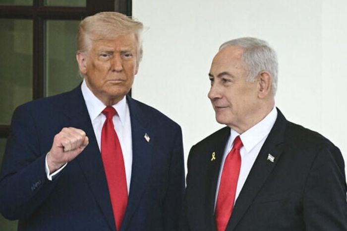 Presiden Amerika Serikat Donald Trump menyambut Perdana Menteri Israel Benjamin Netanyahu di Gedung Putih, Washington, 5 April 2025. Dia meminta siapa pun, termasuk FIFA, tak melarang Israel ke Piala Dunia 2026.