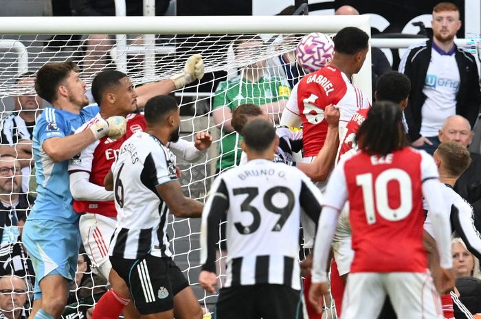 Arsenal menahbiskan diri sebagai raja sepak pojok Liga Inggris 2025-2026 usai menang dramatis atas Newcastle United, Minggu (28/9/2025).