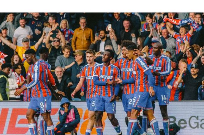 Eddie Nketiah punya andil dalam keberhasilan Arsenal memangkas jarak dengan Liverpool di puncak klasemen.