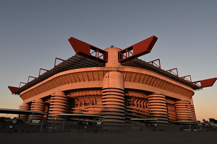 Pemerintah Kota Milan resmi melepas kepemilikan Stadion Giuseppe Meazza (San Siro) kepada AC Milan dan Inter Milan pada Selasa (30/9/2025).
