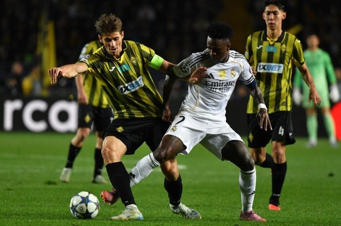 Aksi Vinicius Junior saat main di kandang Kairat pada lanjutan Liga Champions 2025-2026.