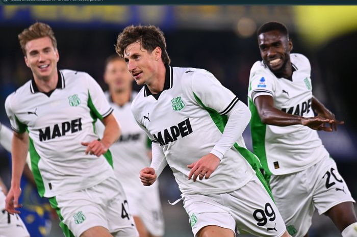 Selebrasi penyerang Sassuolo, Andrea Pinamonti, usai mencetak gol ke gawang Hellas Verona pada giornata ke-6 Liga Italia 2025-2026.