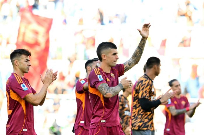 Di bawah komando Gianluca Mancini (tengah), pertahanan AS Roma baru kebobolan 2 gol dalam 6 laga Liga Italia 2025-2026.