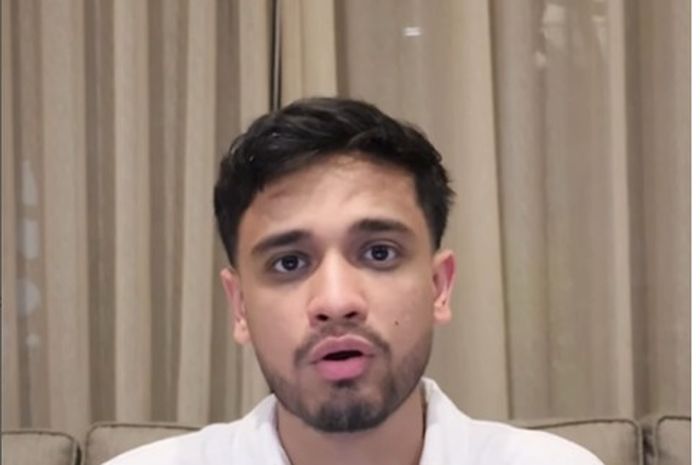 Pemilik Persikad Depok, Abdullah Alatas bereaksi keras usai pemainnya mengalami gegar otak saat pertandingan lawan PSPS Riau, Sabtu (4/12/2025).