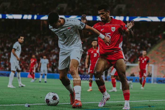 Aksi Ricky Kambuaya saat membela Timnas Indonesia dalam laga kontra vs Irak pada partai Grup B Kualifikasi Piala Dunia 2026 zona Asia, Minggu (12/10/2025) dini hari.