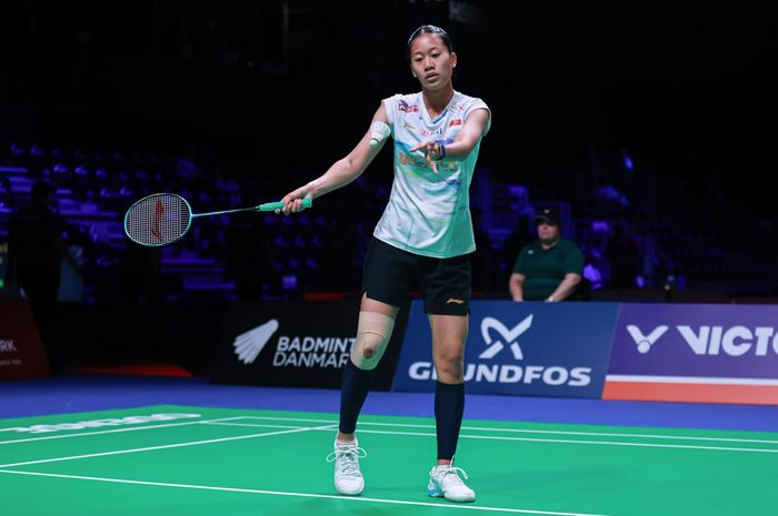 Aksi tunggal putri Indonesia, Putri Kusuma Wardani, pada babak 32 besar Denmark Open 2025 di Jyske Bank Arena, Denmark, Selasa (14/10/2025).