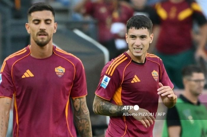 Lionel Scaloni merespons niatan winger AS Roma, Matias Soule (kanan), yang ingin membelot dari Timnas Argentina ke Timnas Italia.