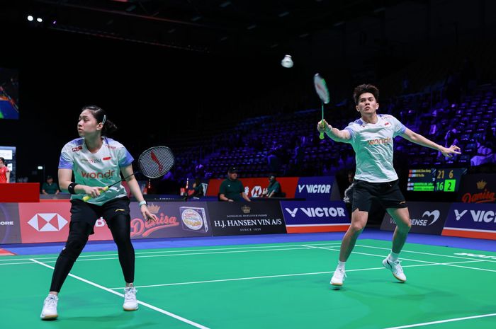 Ganda campuran Indonesia, Adnan Maulana/Indah Cahya Sari Jamil, pada babak 32 besar Denmark Open 2025 di Jyske Bank Arena, Odense, Denmark, Rabu (15/10/2025).
