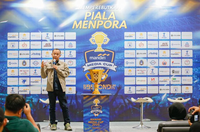 General Manager Fans Engagement, Budiman Dalimunthe, saat memberikan sambutan dalam acara jumpa pers Media Cup 2025 di GBK Arena, Senayan, Jakarta, Rabu (15/10/2025).