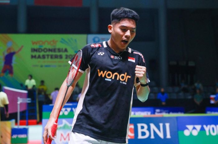 Tunggal putra Indonesia, Moh Zaki Ubaidillah, menumpas kompatriot Chou Tien Chen dengan skor telak di babak pertama Korea Masters 2025