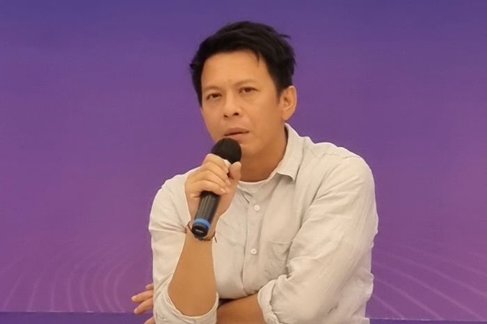 Ariel Noah saat konferensi pers Padel Wars di kawasan Senopati, Jakarta Selatan, Senin (10/11/2025).