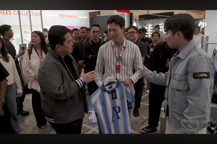 Momen Erick Thohir bertemu Goal Post Asia dan eks asisten Shin Tae-yong, Jeong Seok-seo di ajang Urban Sneaker Society (USS) 2025 Jakarta.