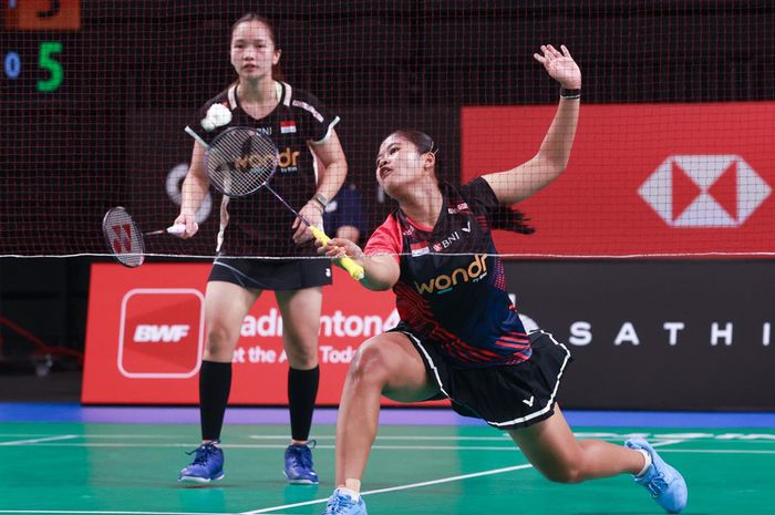 Ganda putri Indonesia, Rachel Allessya Rose/Febi Setianingrum, saat tampil pada babak pertama Australian Open 2025 di Sydney, Australia, 18 November 2025.