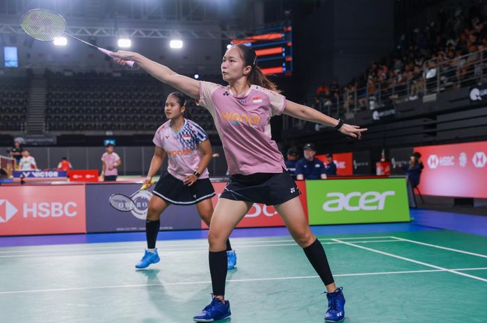 Aksi ganda putri Indonesia, Rachel Allessya Rose/Febi Setianingrum, pada perempat final Australian Open 2025 di Quaycentre, Sydney, Australia, Jumat (21/11/2025).