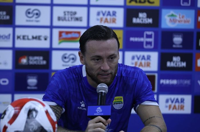 Gelandang Persib Bandung, Marc Klok optimis timnya bisa menjaga tren positif saat bermain di kandang melawan PSBS.