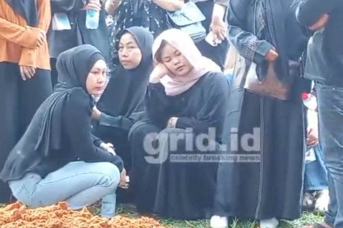 Anak sulung mpok Alpa, Sherly, dikabarkan kabur menjelang sidang penetapan harta warisan sang ibu.