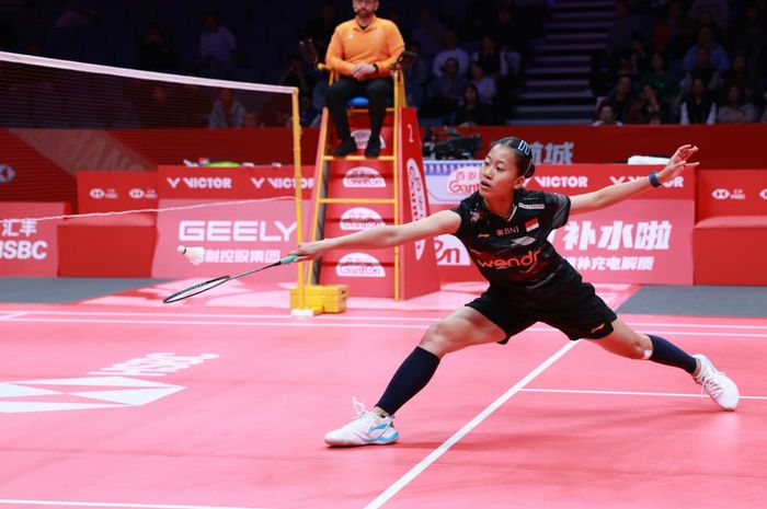Pebulu tangkis tunggal putri Indonesia, Putri Kusuma Wardani, pada laga terakhir grup BWF World Tour Finals 2025 di Hangzhou Olympic Sports Centre Gymnasium, China, Jumat (19/12/2025).