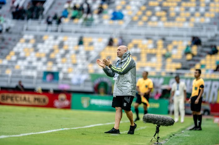 Bernardo Tavares saat menjalani debut sebagai pelatih Persebaya Surabaya dalam duel lawan Malut United