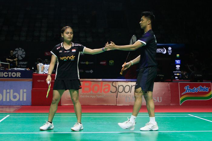 Ganda campuran Indonesia, Dejan Ferdiansyah/Bernadine Wardana, sedang bertanding pada Indonesia Masters 2026 di Lapangan Istora, Senayan, Jakarta, Rabu (21/1/2026).