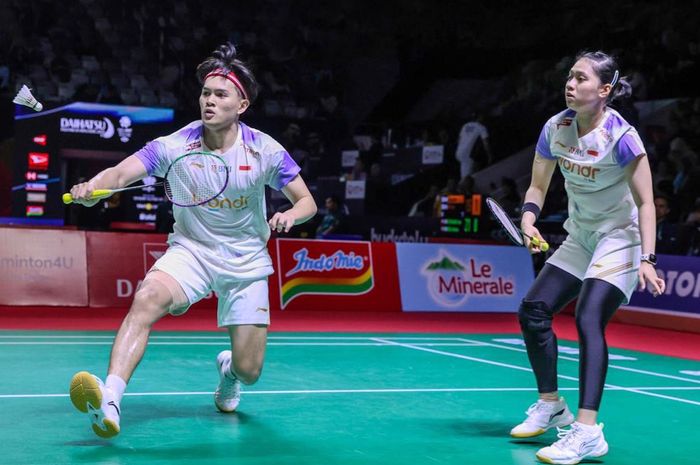 Adnan Maulana/Indah Cahya Sari Jamil menjadi salah satu ganda campuran Indonesia yang lolos ke perempat final Swiss Open 2026. Perang saudara lainnya menanti mereka.
