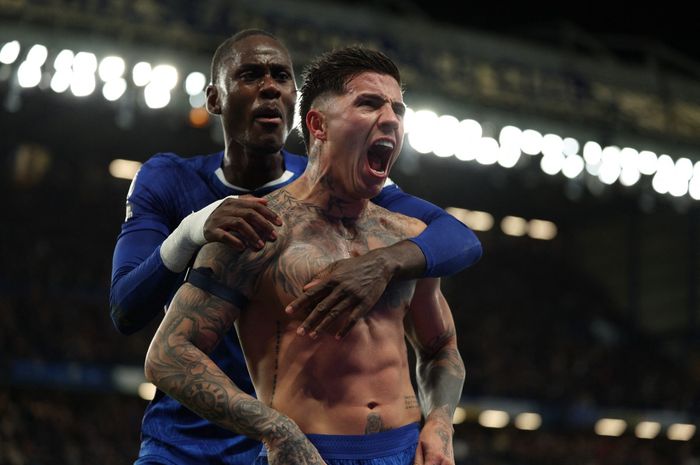 Enzo Fernandez mencetak gol untuk Chelsea ke gawang West Ham United hingga menang comeback dalam laga Liga Inggris di Stamford Bridge (31/1/2026).