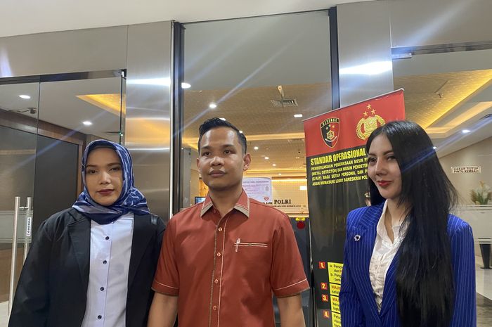 Kuasa hukum Agung, Sukardi menyampaikan kliennya diperiksa sebagai saksi dalam laporan Inara Rusli terkait dugaan ilegal akses CCTV. 