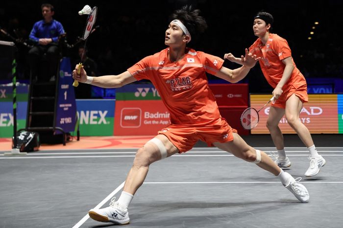 Pasangan ganda putra, Kim Won-ho/Seo Seung-jae (Korea Selatan) pada final All England Open 2026 di Utilita Arena, Birmingham, Inggris, Minggu (8/3/2026).