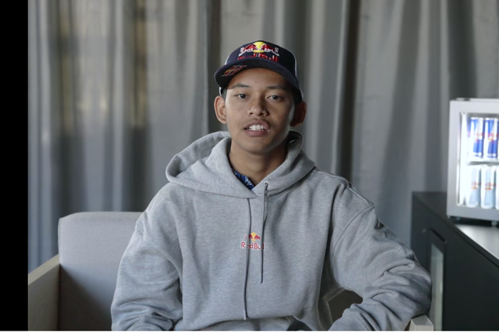Pembalap Indonesia, Veda Ega Pratama, dalam wawancara dengan Red Bull.
