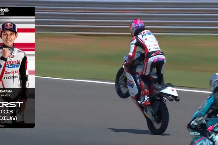 Momen pembalap Indonesia, Veda Ega Pratama (Honda Team Asia), berselebrasi wheelie setelah meraih podium tiga Moto3 Brasil 2026 di Sirkuit Ayrton Senna, Goiania, Brasil, Minggu (22/3/2026).