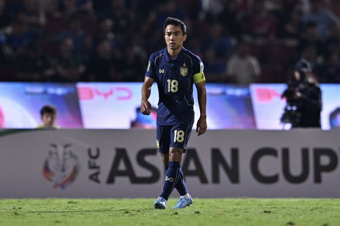 Kapten Timnas Thailand, Chanathip Songkrasin, saat tampil melawan Turkmenistan di laga terakhir Grup D Kualifikasi Piala Asia 2027.