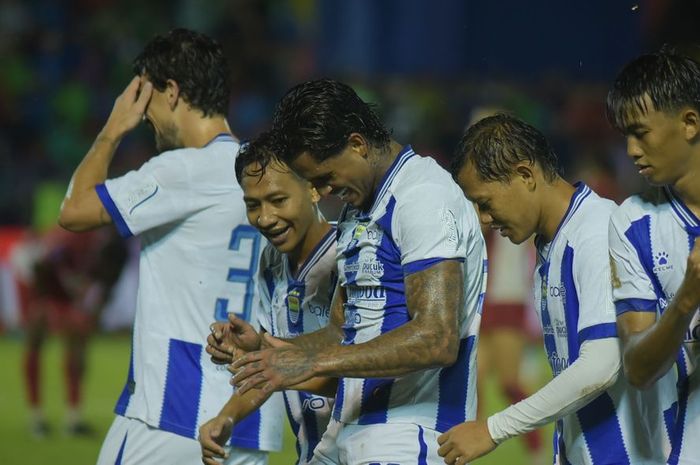 Persib Bandung semakin kokoh dan sulit dikejar di posisi puncak klasemen. Sementara itu, pekan ke-26 Super League 2025/2026 membuat PSBS Biak kian merana jadi juru kunci.