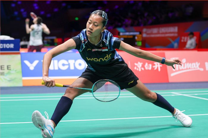 Tunggal putri Indonesia, Putri Kusuma Wardani, melakukan antisipasi saat tampil pada babak pertama Kejuaraan Asia 2026 di Ningbo, China, 8 April 2026.