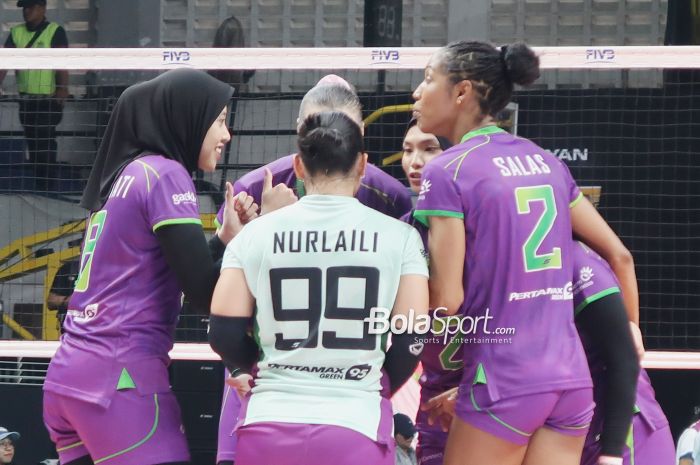 Tim bola voli Jakarta Pertamina Enduro saat menghadapi Jakarta Electric PLN dalam laga putaran kedua babak final four Proliga 2026 di GOR Sritex, Solo, Jawa Tengah, Minggu (12/4/2026).