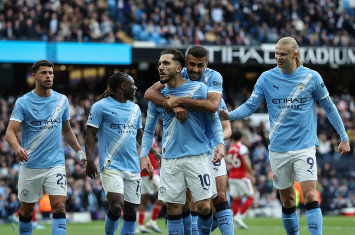 Man City sukses meraup tiga poin dalam duel perebutan gelar juara Liga Inggris 2025-2026 kontra Arsenal di Stadion Etihad, Minggu (19/4/2026) WIB.