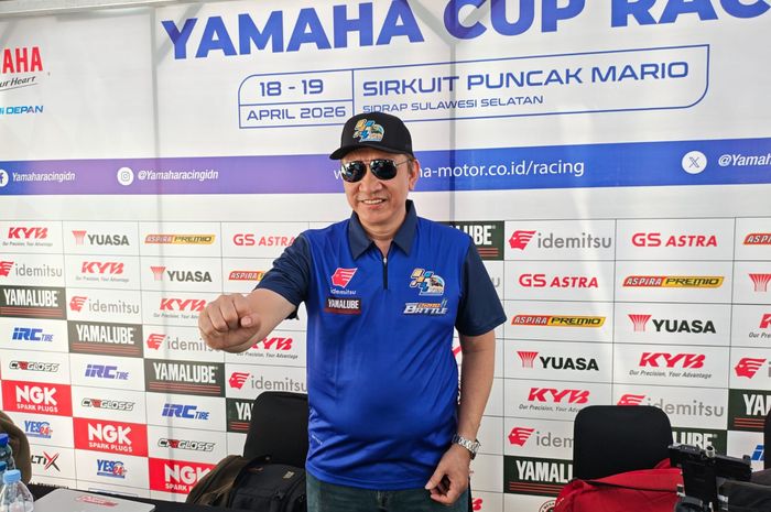 Frengky J. Tunandar, General Manager Marketing PT Suracojaya Abadimotor, memberikan keterangan kepada media dalam seri perdana Yamaha Cup Race 2026 di Sidrap, Sulawesi Selatan.