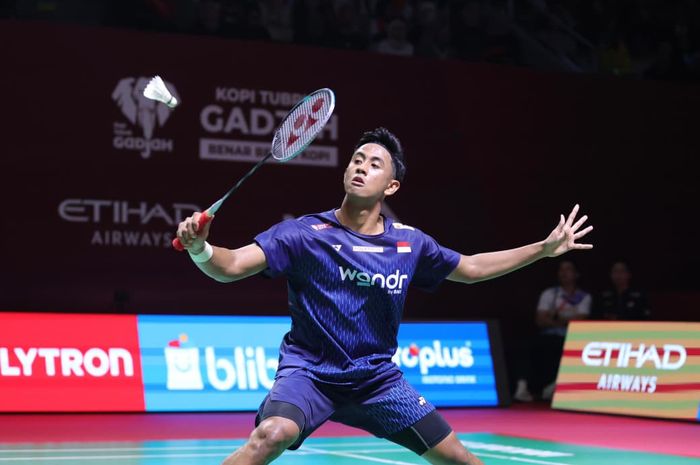 Pebulu tangkis tunggal putra Indonesia, Alwi Farhan, pada babak 16 besar Indonesia Open 2026 di Istora Senayan, Jakarta, Kamis (4/6/2026).