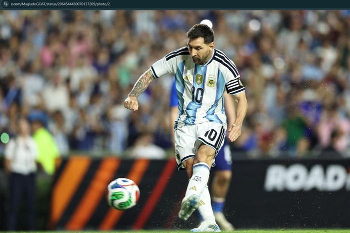 Kapten Timnas Argentina, Lionel Messi, menyumbang satu gol via penalti saat Tim Tango menang 3-0 atas Islandia.