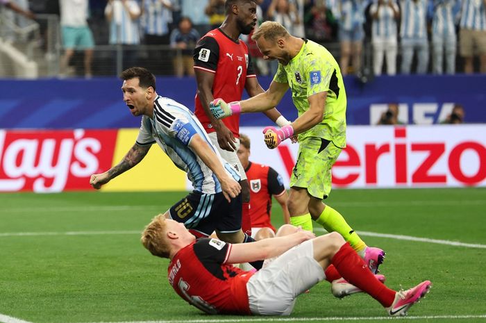 Lionel Messi merayakan golnya bersama Timnas Argentina melawan Austria pada laga penyisihan grup Piala Dunia 2026 di Stadion Dallas, Texas (22/6/2026).