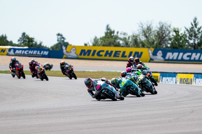 Modal Nyaman Saja Tak Cukup, Adrian Fernandez Curhat Beratnya Kejar Rombongan Veda di Moto3 Ceko 2026 - Juara.net