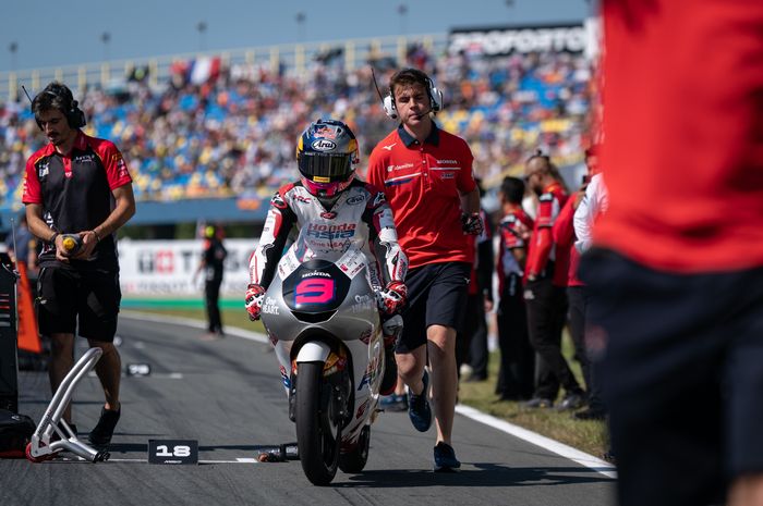 Pebalap Indonesia Vida Ija Pratama (Honda Team Asia) saat persiapan balapan Moto3 Belanda 2026 di sirkuit Assen Belanda, Minggu (28/6/2026).