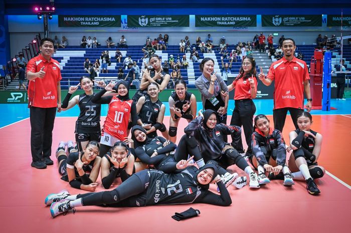Tim voli putri Indonesia lolos ke babak perempatfinal Kejuaraan Bola Voli AFC U-18 2026 usai mengalahkan Filipina pada laga ketiga grup ketiga yang digelar di Nakhon Ratchasima, Thailand, Jumat (3/7/2026).