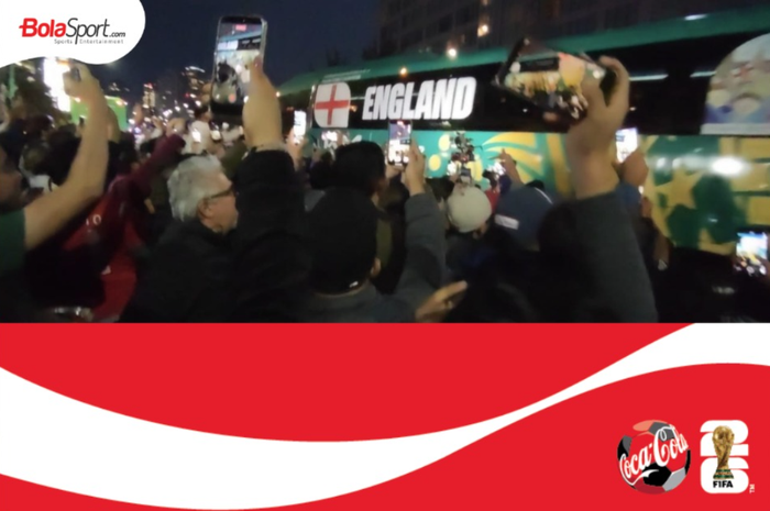 Maunya dirahasiakan, tetapi kedatangan Timnas Inggris ke Mexico City pada Jumat (3/7/2026) waktu setempat tetap diketahui oleh suporter Meksiko.