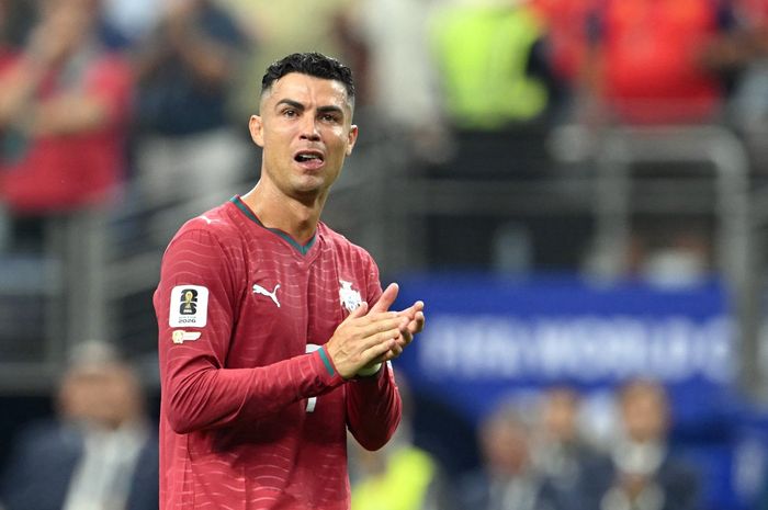 Cristiano Ronaldo menangis tersedu-sedu setelah timnas Portugal tersingkir dari putaran final Piala Dunia 2026 akibat kalah 0-1 dari timnas Spanyol di babak 16 besar.